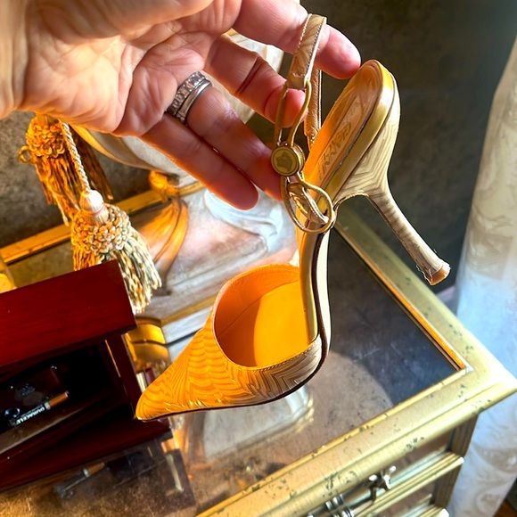 GIANNI VERSACE VERO CUOIO closed toe sling back heels size 38.5 - Picture 1 of 17